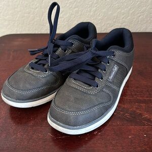 EUC American Eagle dress sneaker walking shoe size 1.5